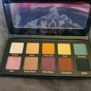 Violet Voss Essentials Palette